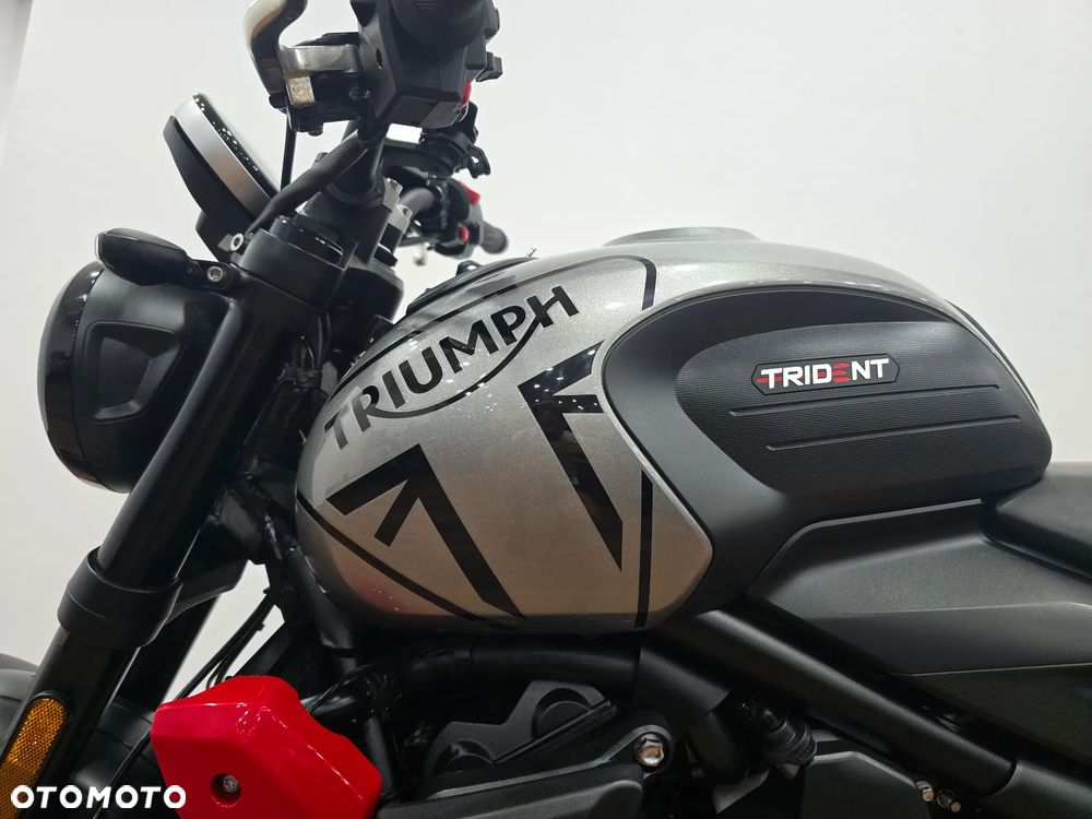 Triumph Trident - 16