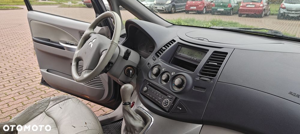 Mitsubishi Grandis 2.4 Intense - 15