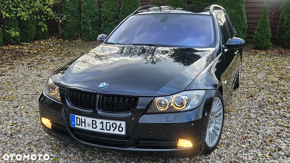 BMW Seria 3 325i Touring - 1
