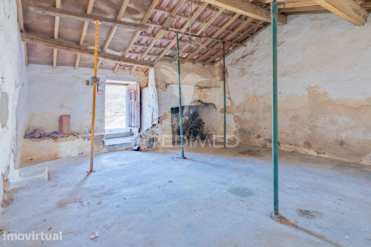 Moradia para Recuperar com Terreno de 1.001 m² - Grande imagem: 5/15