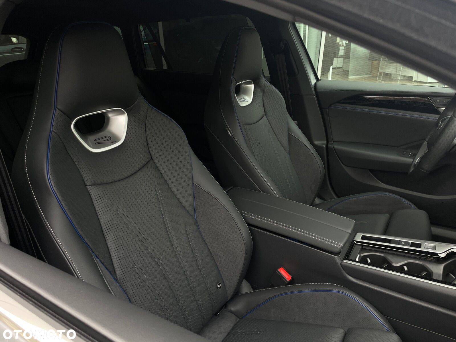 Volkswagen Passat - 13
