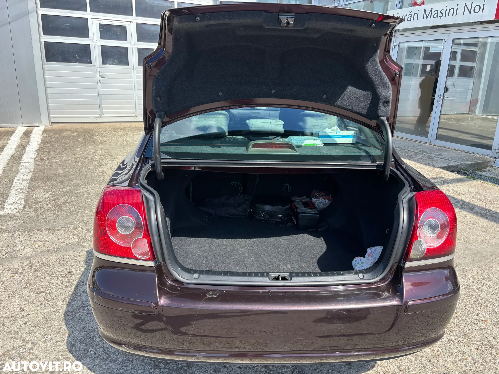 Toyota Avensis 1.8 Comfort - 5