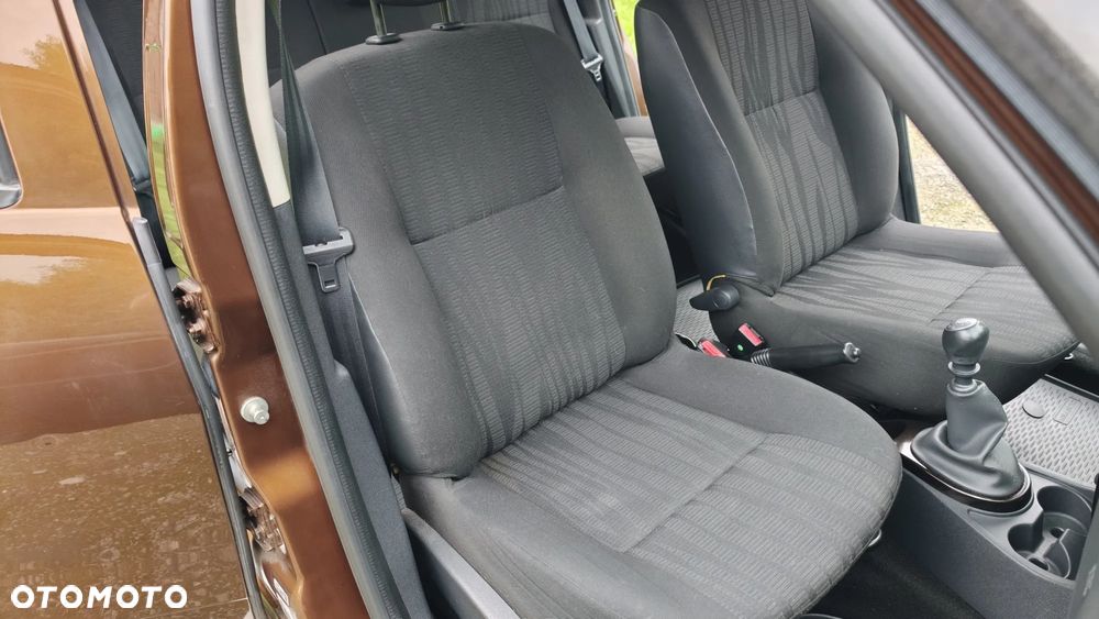Dacia Duster 1.6 Laureate 4x4 - 14
