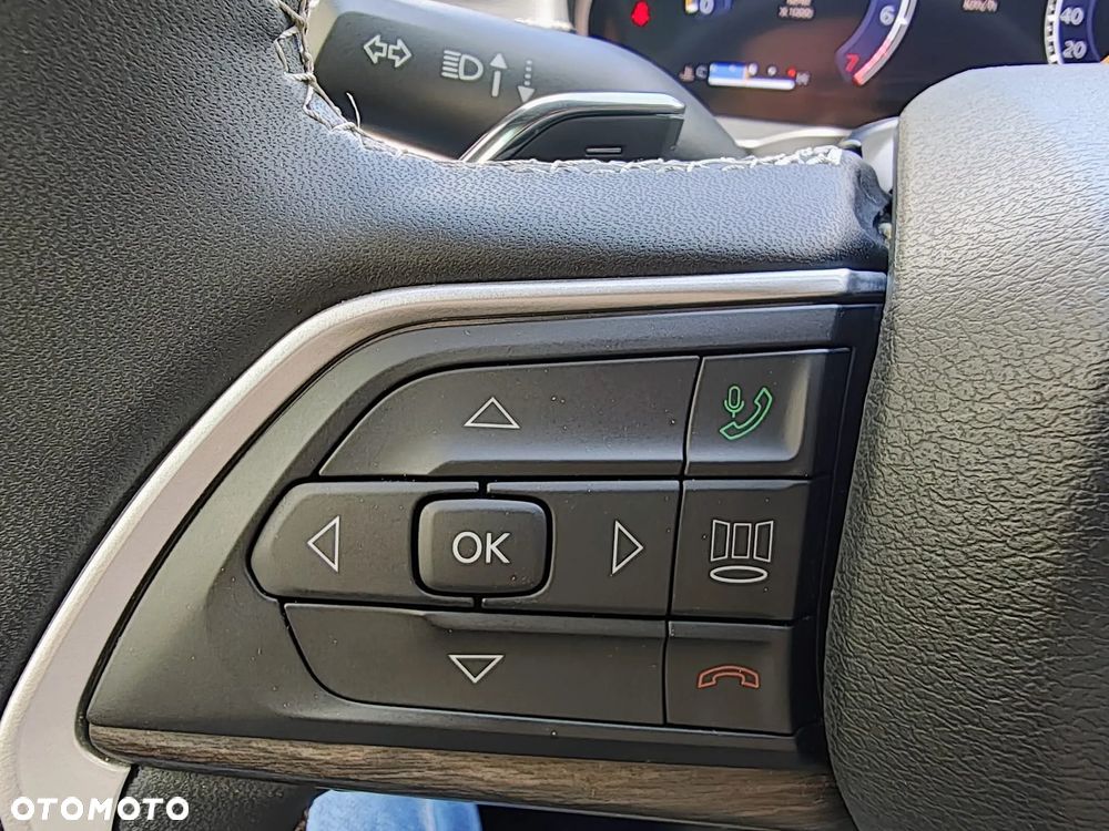 Jeep Grand Cherokee - 24