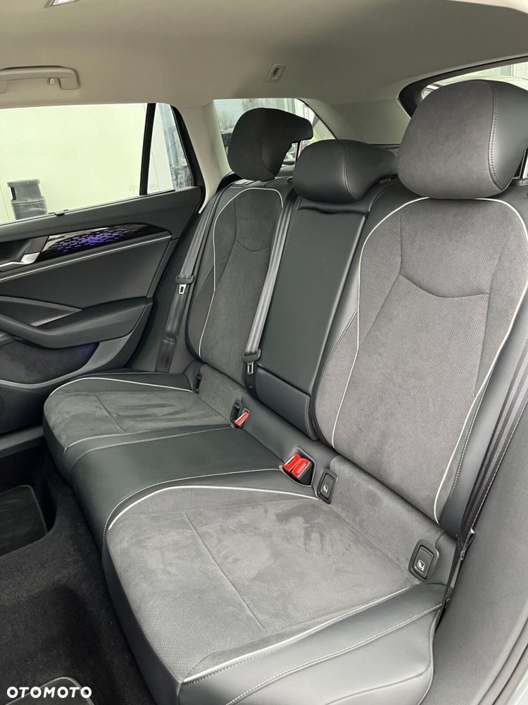 Volkswagen Passat Variant 2.0 TDI SCR Business Plus DSG - 11