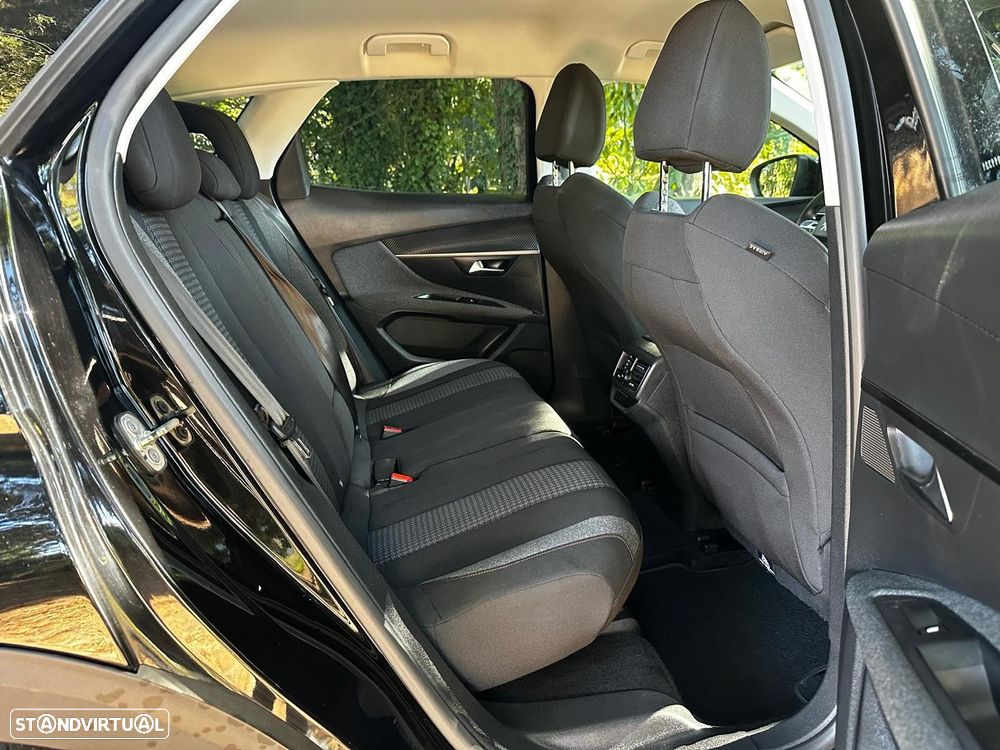 Peugeot 3008 1.2 PureTech Allure Pack EAT8 - 19
