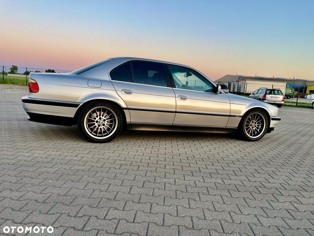 BMW Seria 7 735i L - 9
