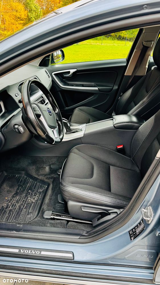 Volvo V60 Cross Country - 14