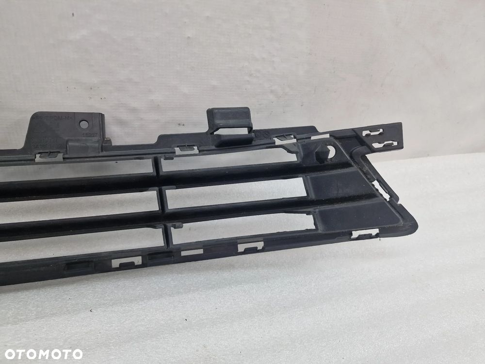 OPEL ZAFIRA C LIFT 15- KRATKA ŚRODKOWA ZDERZAKA PRZEDNIEGO PRZÓD , NR 39079784 , NR AUKCJI KR508 - 11