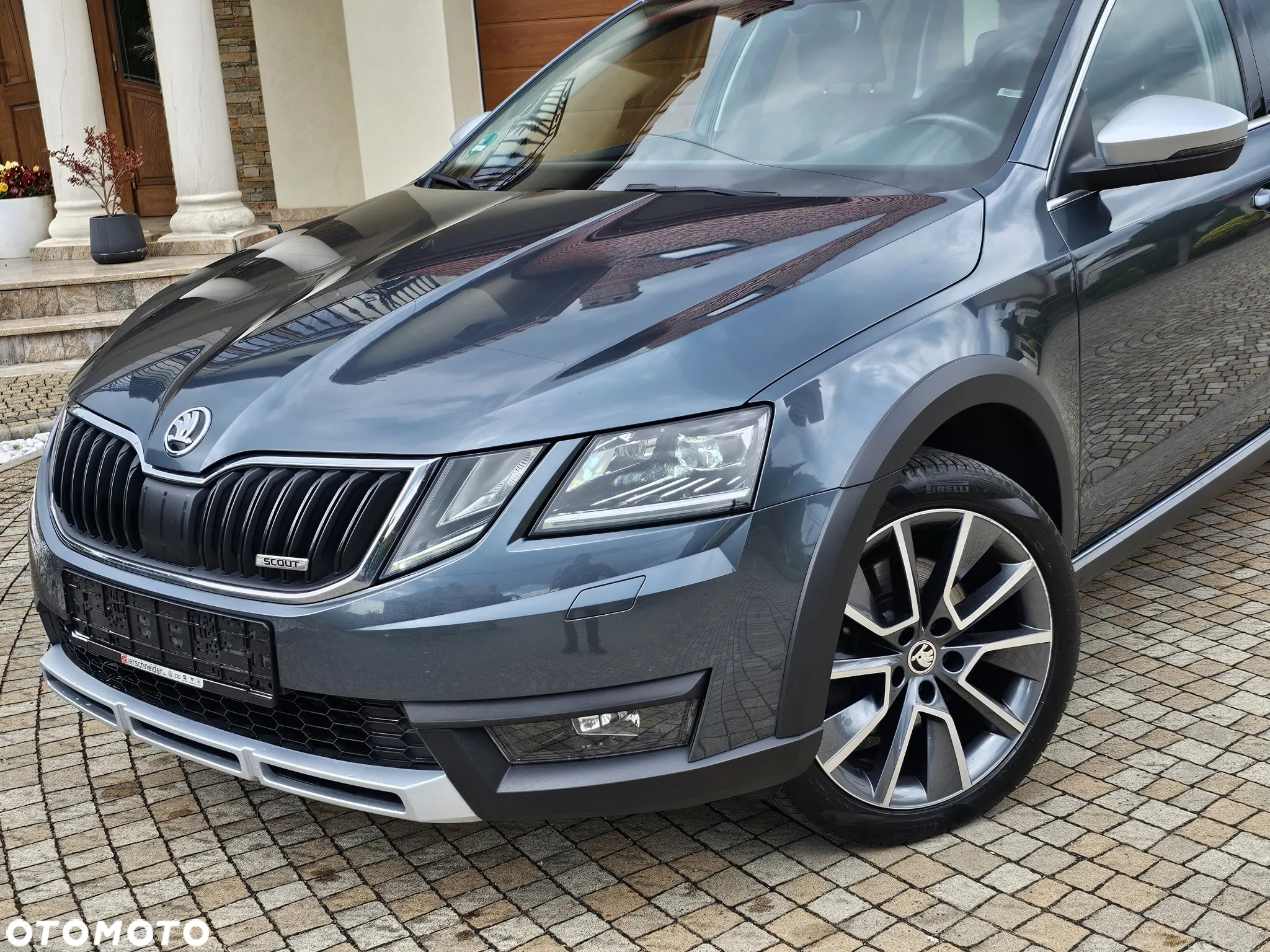 Skoda Octavia Combi 2.0 TDI 4x4 DSG Scout - 2