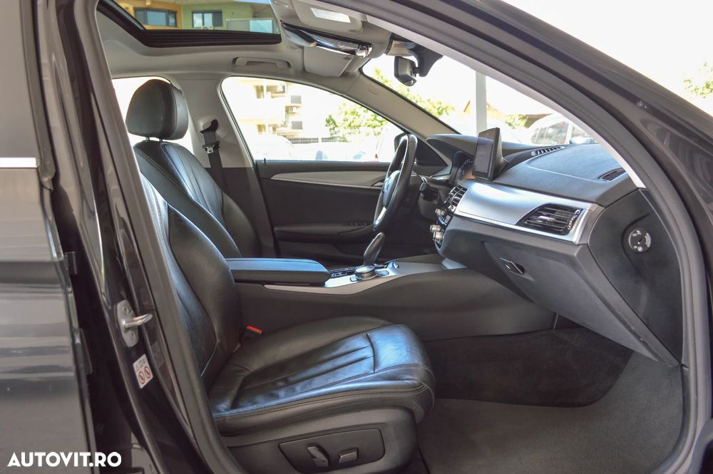 BMW Seria 5 520e Aut. Luxury Line - 34