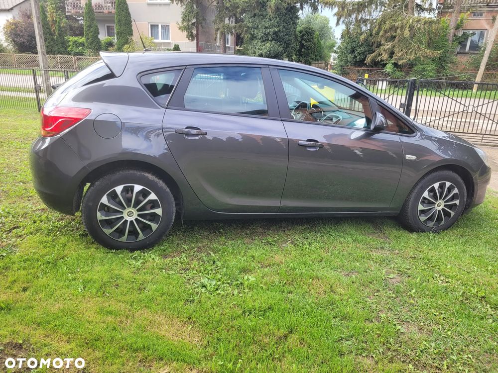 Opel Astra 1.6 Innovation - 18