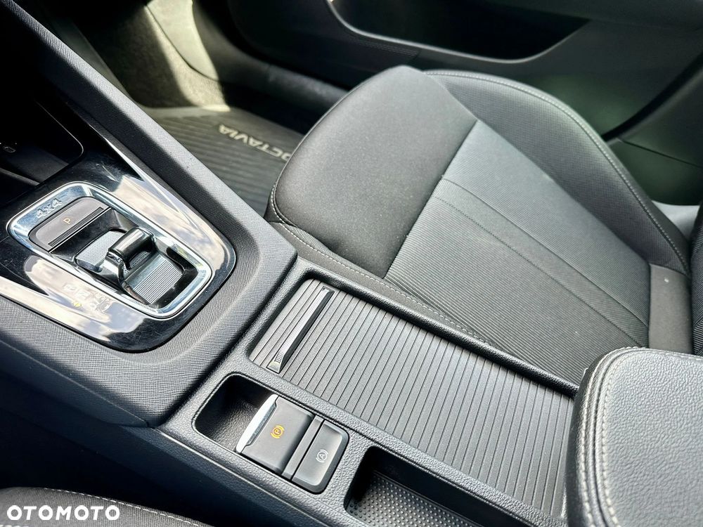 Skoda Octavia 2.0 TDI 4x4 Style DSG - 21