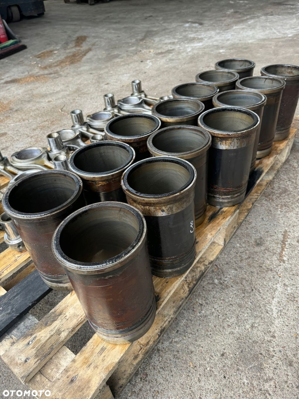 TULEJA CYLINDRA SZKLANKA CURSOR 10 IVECO STRALIS E 5 - 1