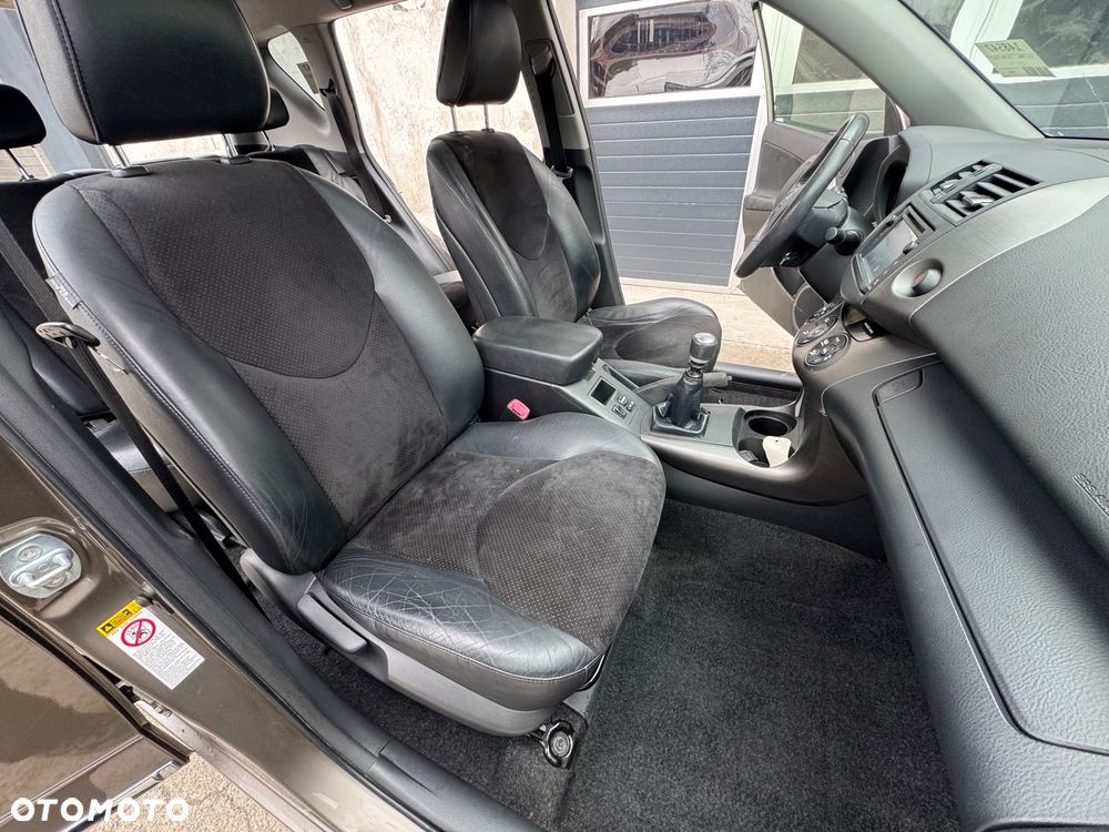Toyota RAV4 - 6