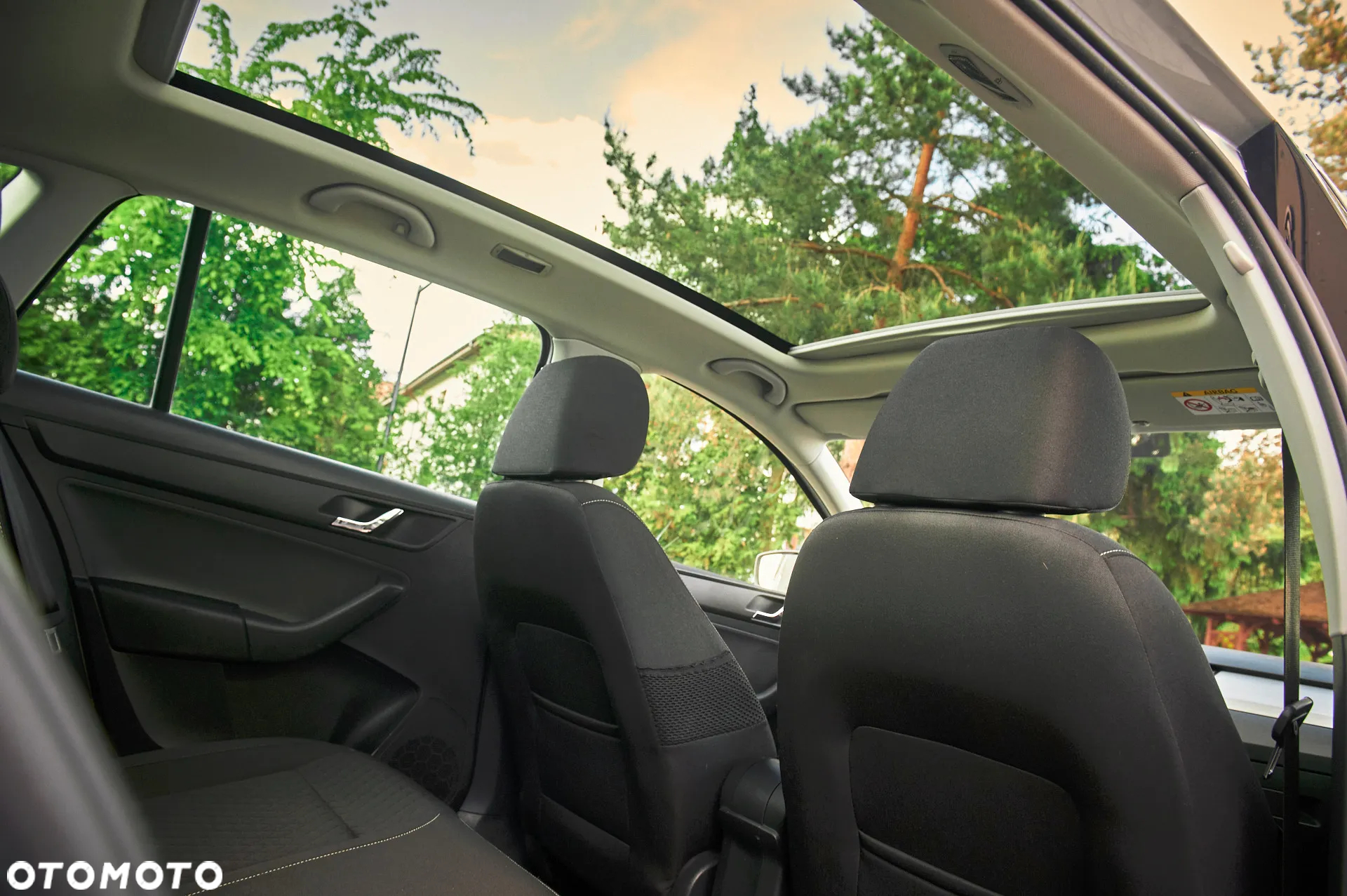 Skoda RAPID Spaceback 1.2 TSI (Green tec) Cool Edition Red & Grey - 28