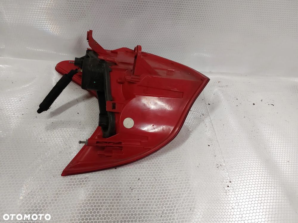 .  LAMPA TYL TYLNA PRAWA PEUGEOT 3008 - 3