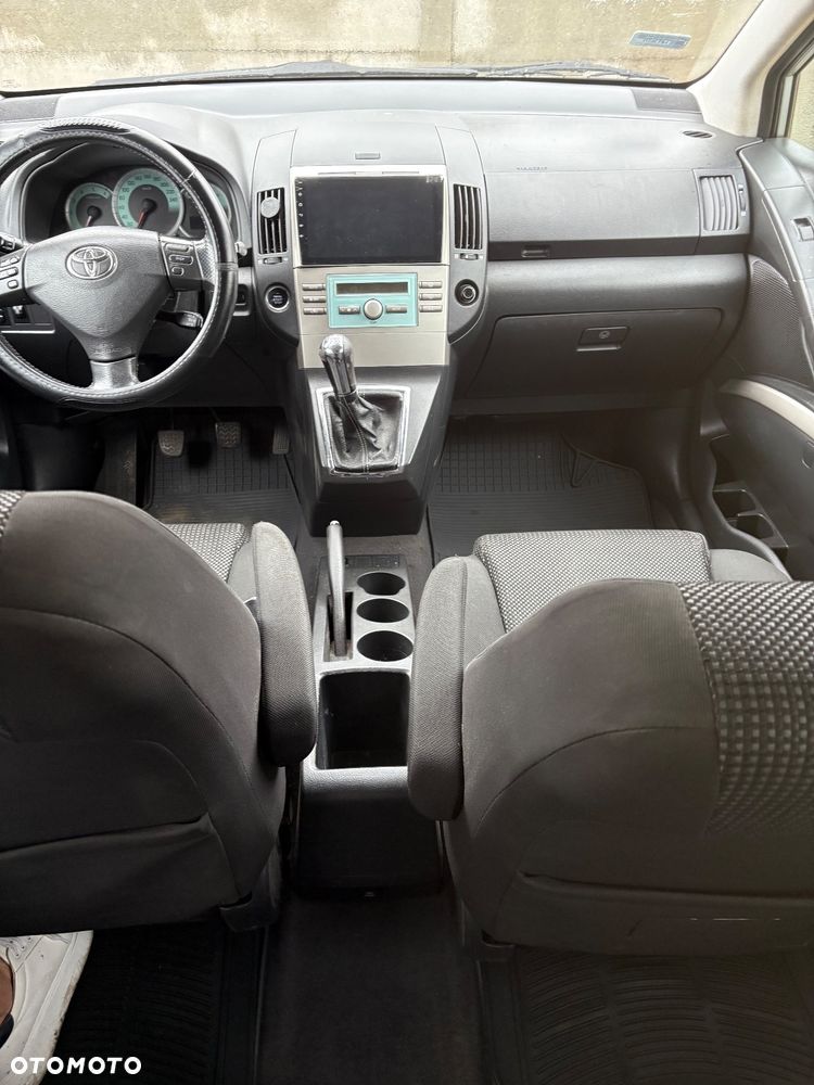Toyota Corolla Verso - 3