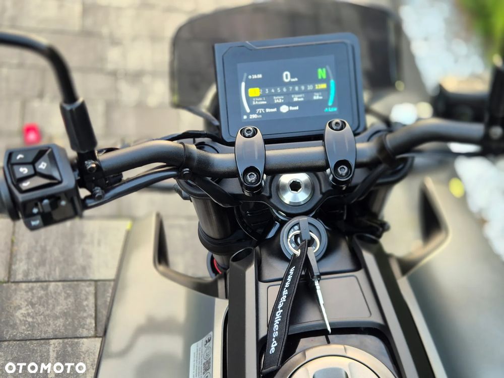 Husqvarna Svartpilen - 26