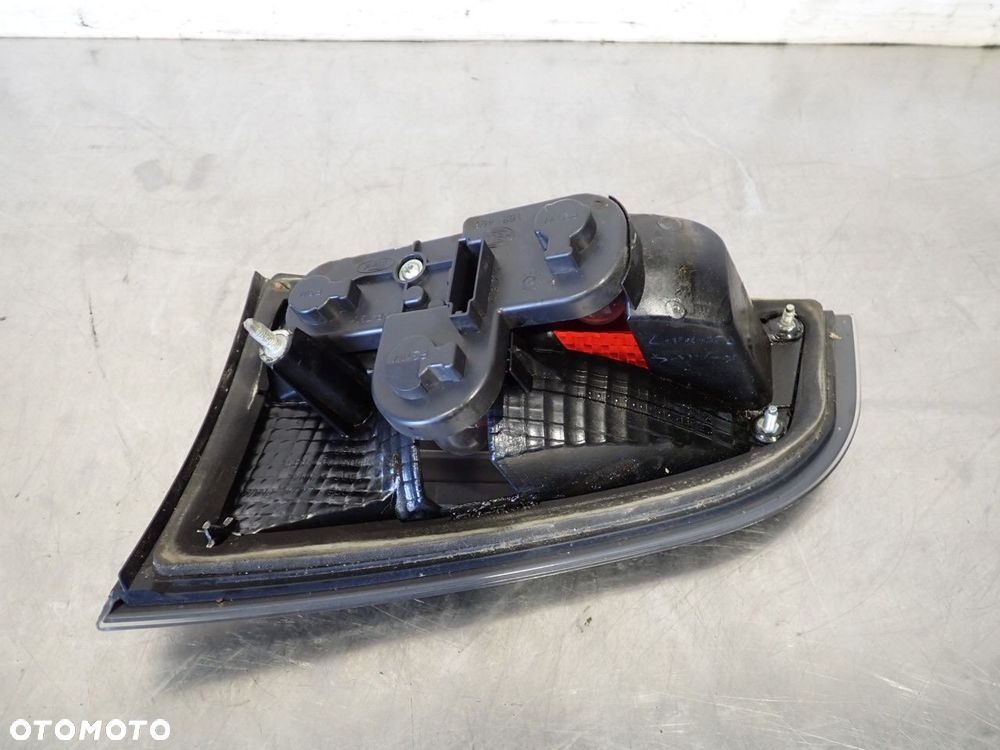 LAMPA LEWA TYLNA W KLAPIE FORD S-MAX - 2