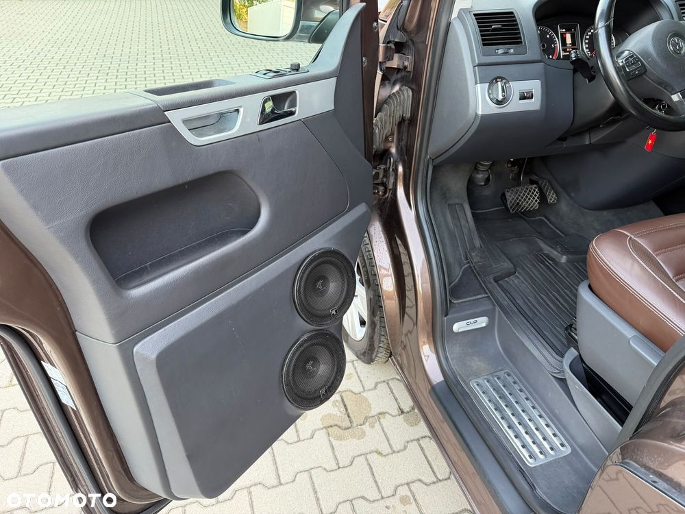 Volkswagen Multivan - 16