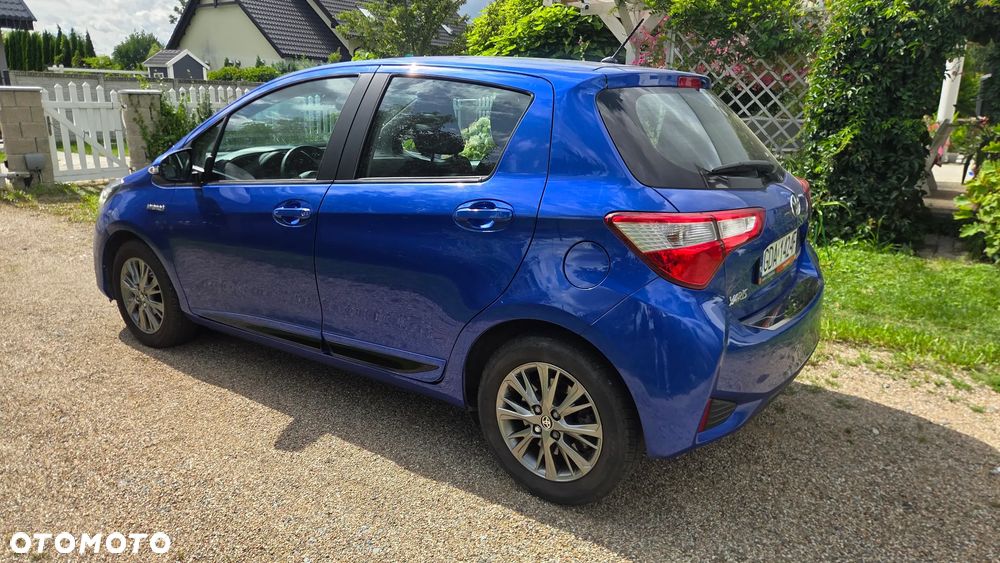 Toyota Yaris Hybrid 100 Premium - 3