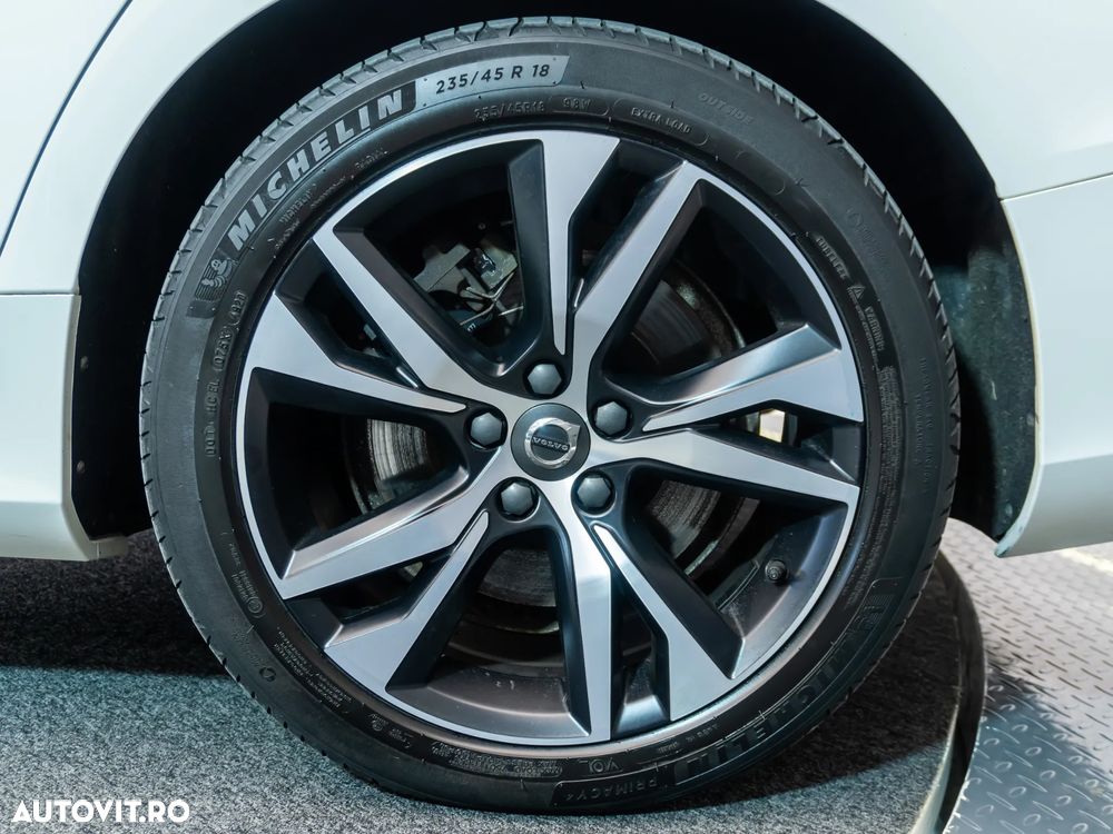 Volvo V60 T6 AWD Recharge Geartronic RDesign - 19