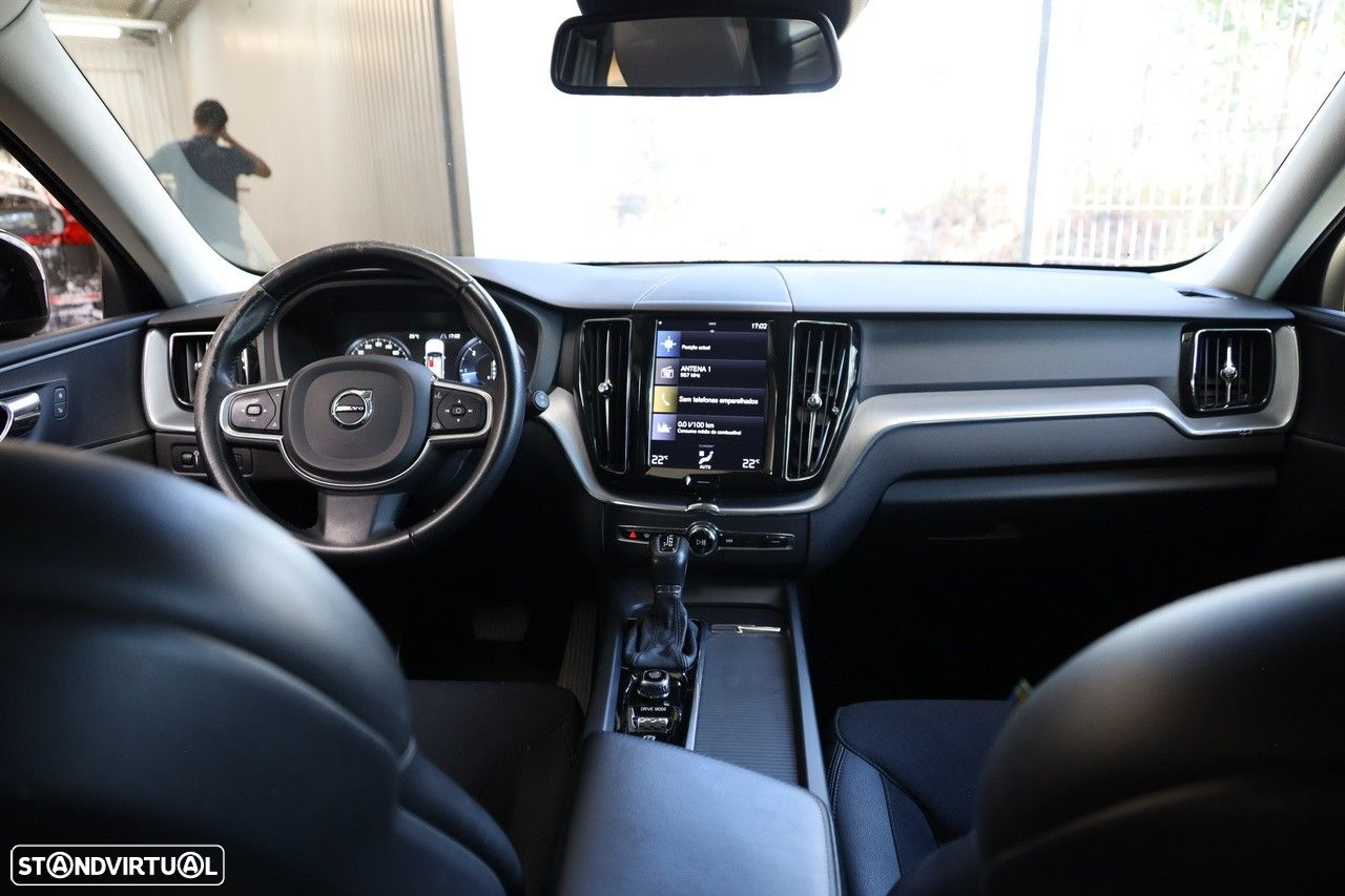 Volvo XC 60 2.0 D4 Momentum Geartronic - 19