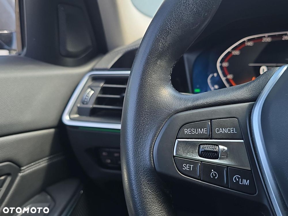 BMW Seria 3 320d Luxury Line sport - 18