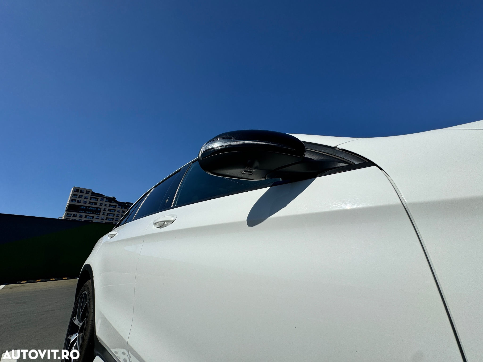 Mercedes-Benz GLC 300 d 4Matic 9G-TRONIC AMG Line Plus - 28