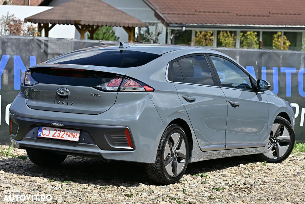 Hyundai IONIQ - 7