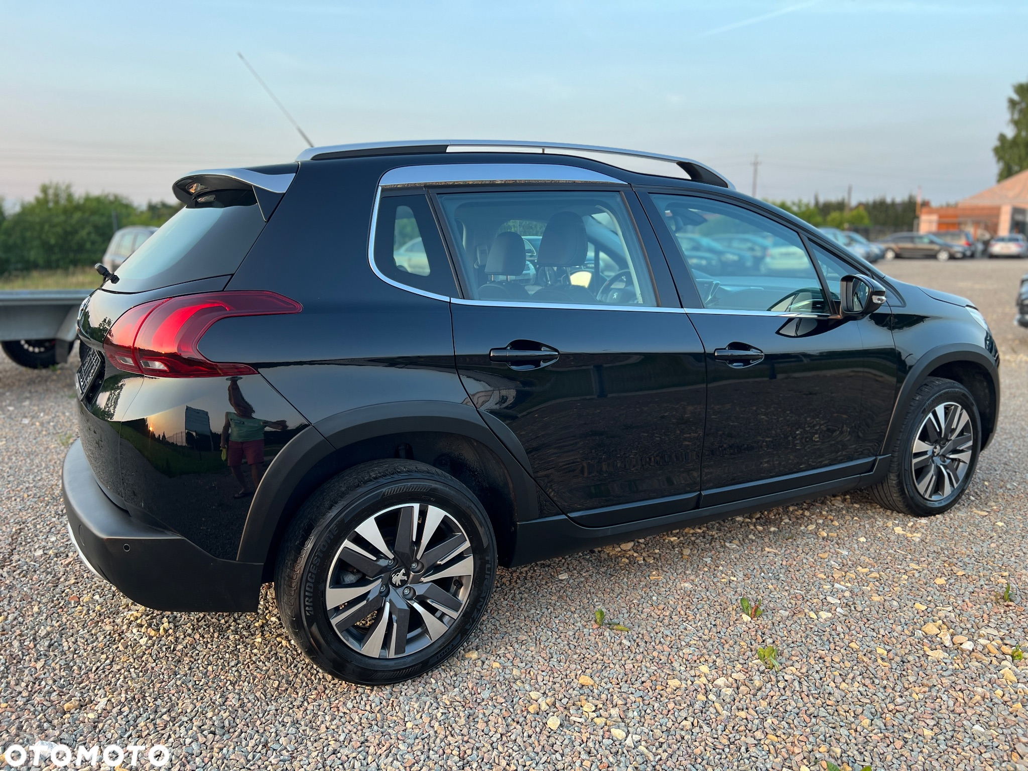 Peugeot 2008 1.2 Pure Tech Allure S&S - 11