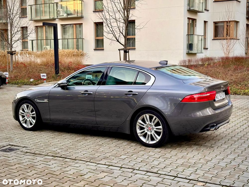Jaguar XE 2.0 D Prestige - 6