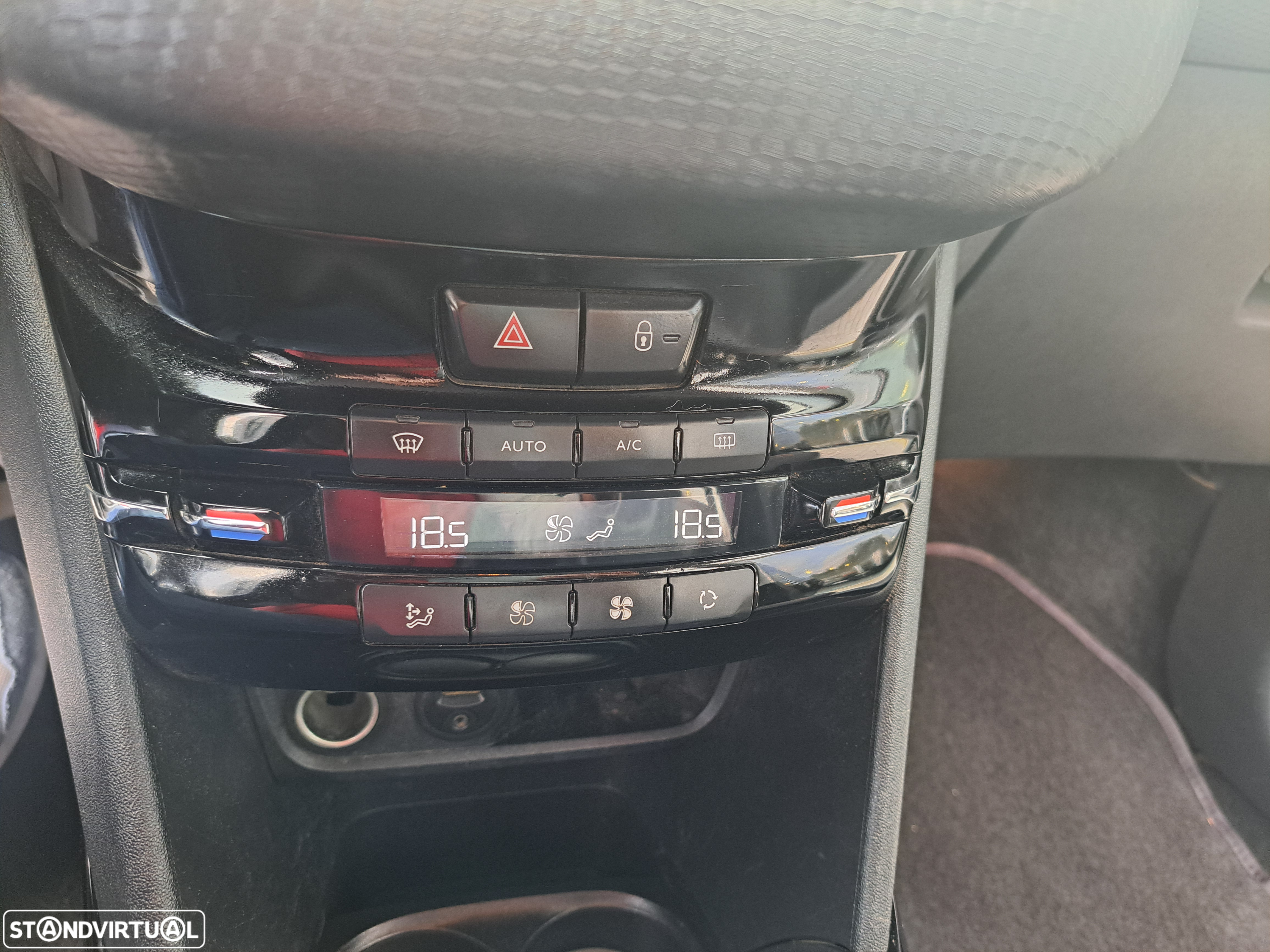 Peugeot 2008 1.2 PureTech Allure - 24