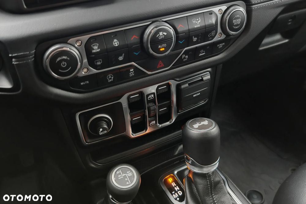 Jeep Wrangler Unlimited GME 2.0 Turbo Sahara - 29