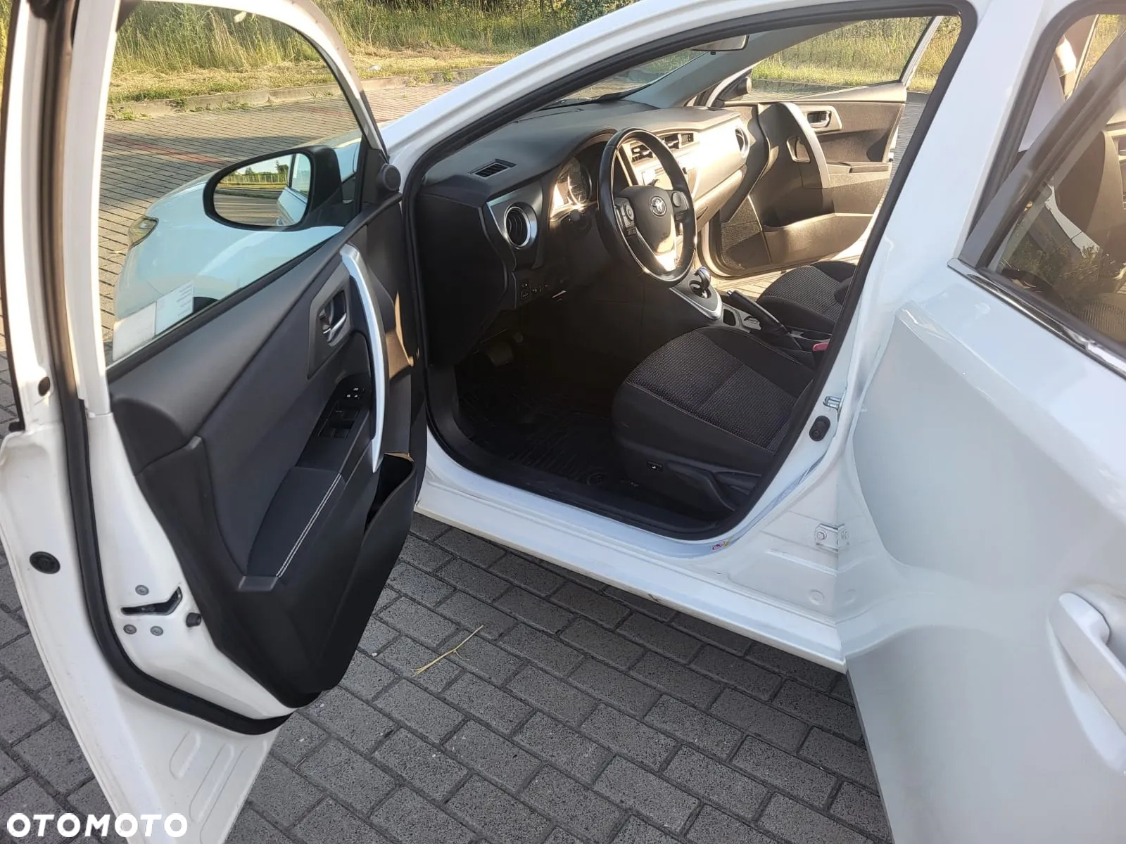 Toyota Auris Hybrid 135 Premium - 6