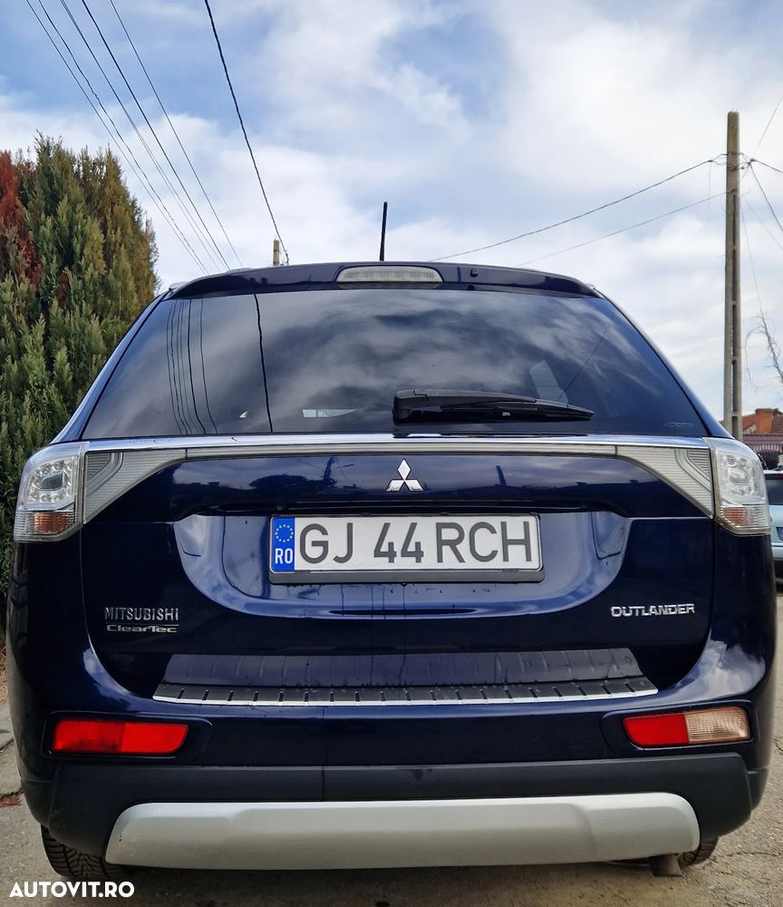 Mitsubishi Outlander - 4