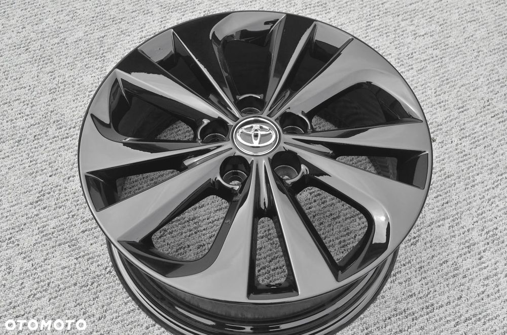 Felgi 7x17 5x114.3 Toyota Corolla Avensis Camry RAV4 C-HR Auris HighLander - 2