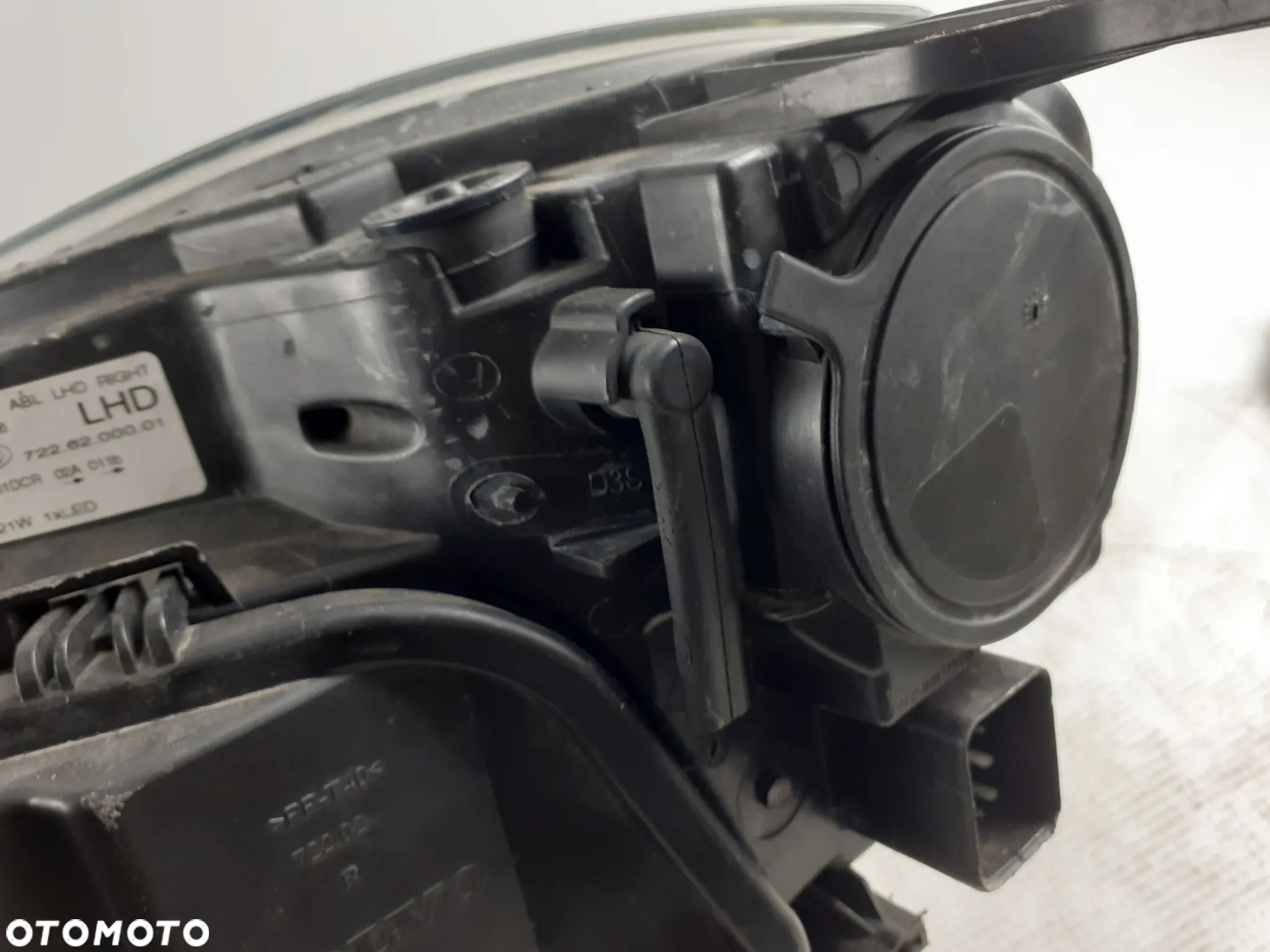 Lampa Volvo V40 II prawa xenon 12-16r EUR 31420008 - 9