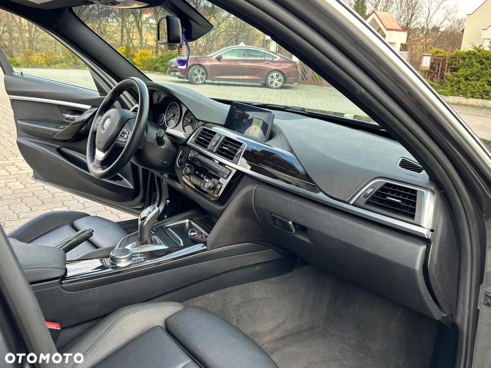 BMW Seria 3 330i GPF xDrive Sport Line Sport - 37