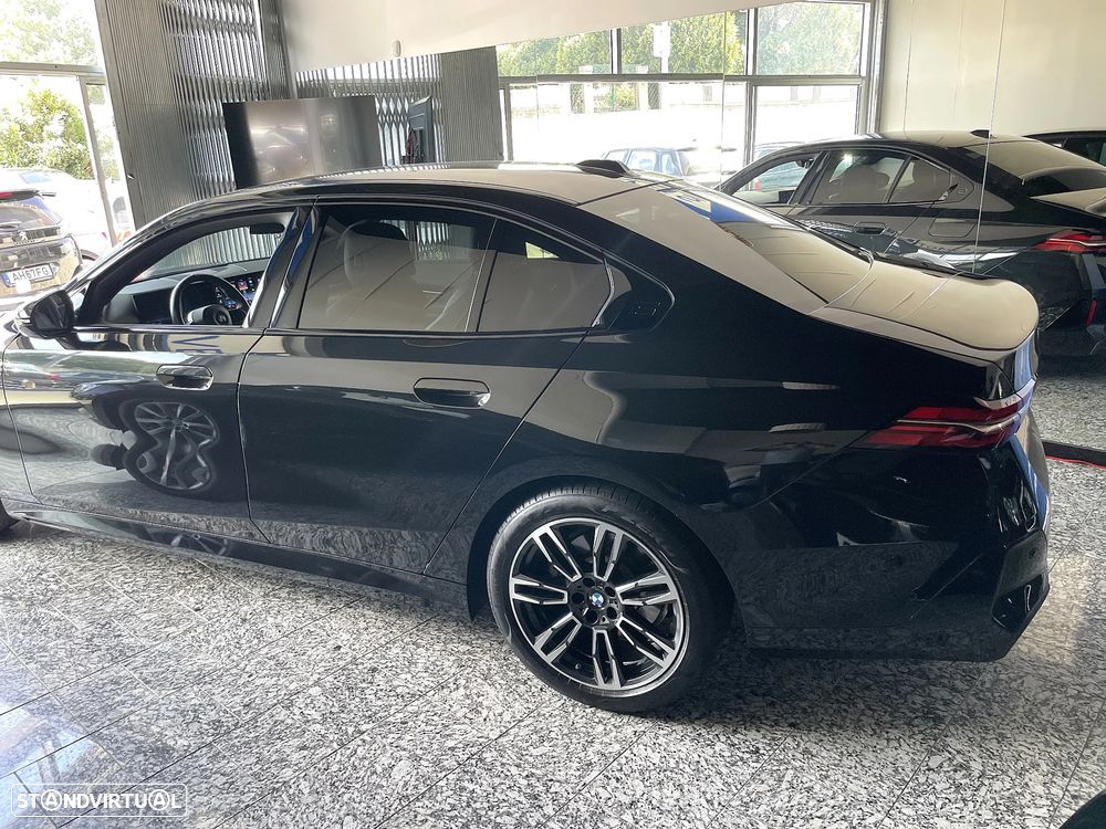 BMW 520 d Pack Desportivo M - 8