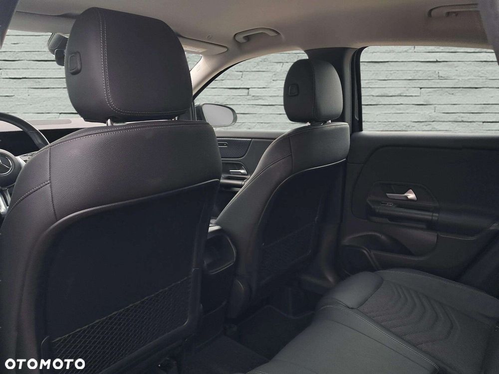 Mercedes-Benz GLA 200 d - 14