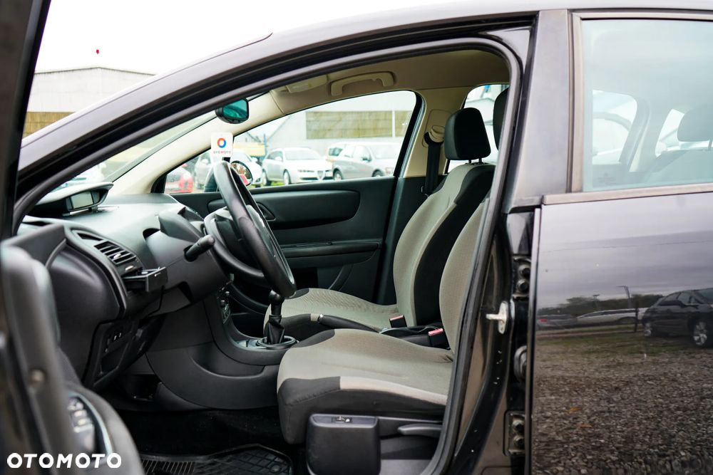 Citroën C4 1.6 HDi FAP Confort - 12