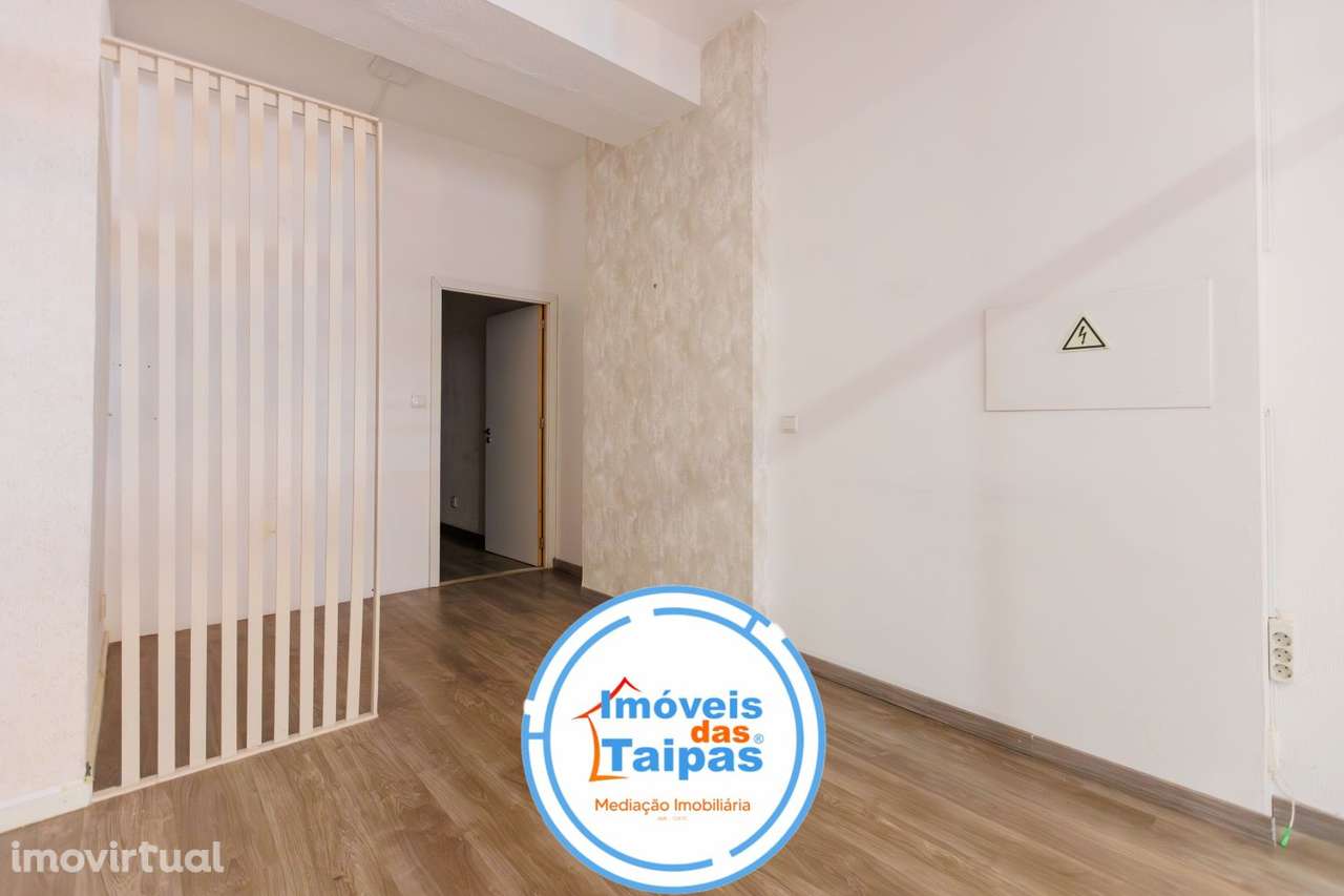 Vende-se Loja no Centro Comercial Passerelle - Caldas das Taipas - Grande imagem: 3/11