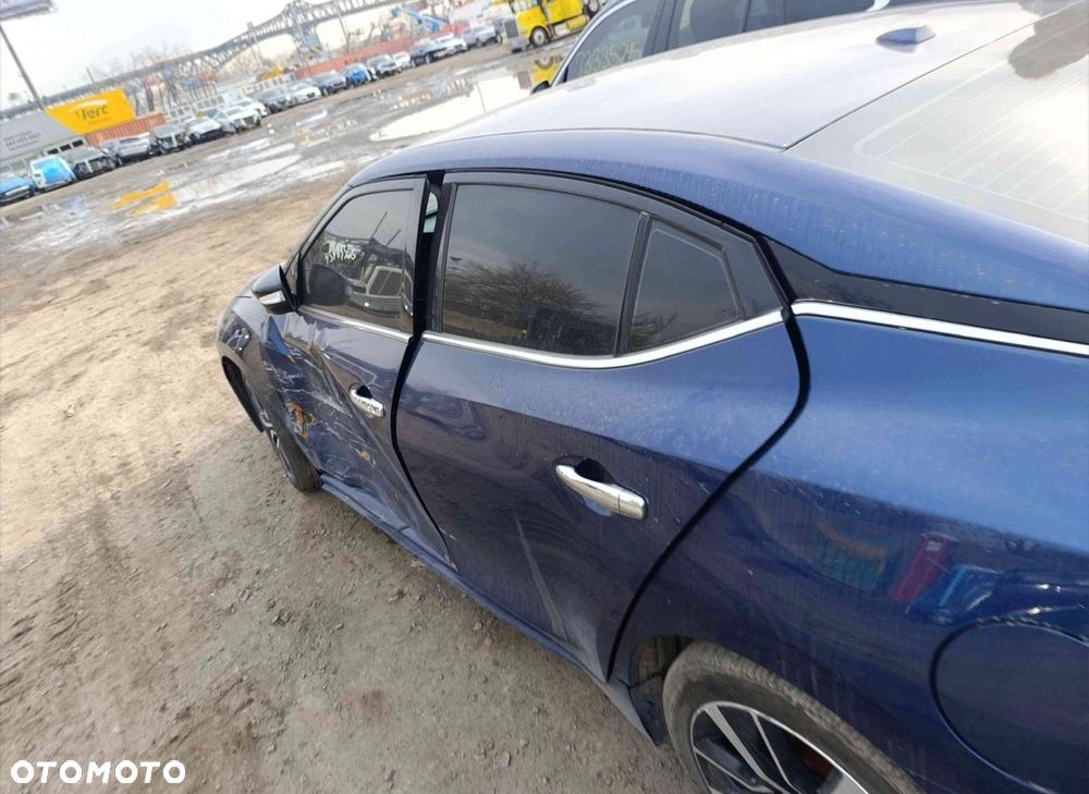 Nissan Maxima - 34