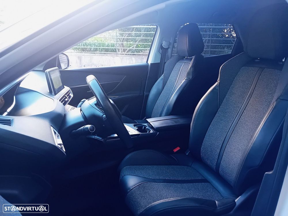 Peugeot 3008 1.2 PureTech Allure - 16