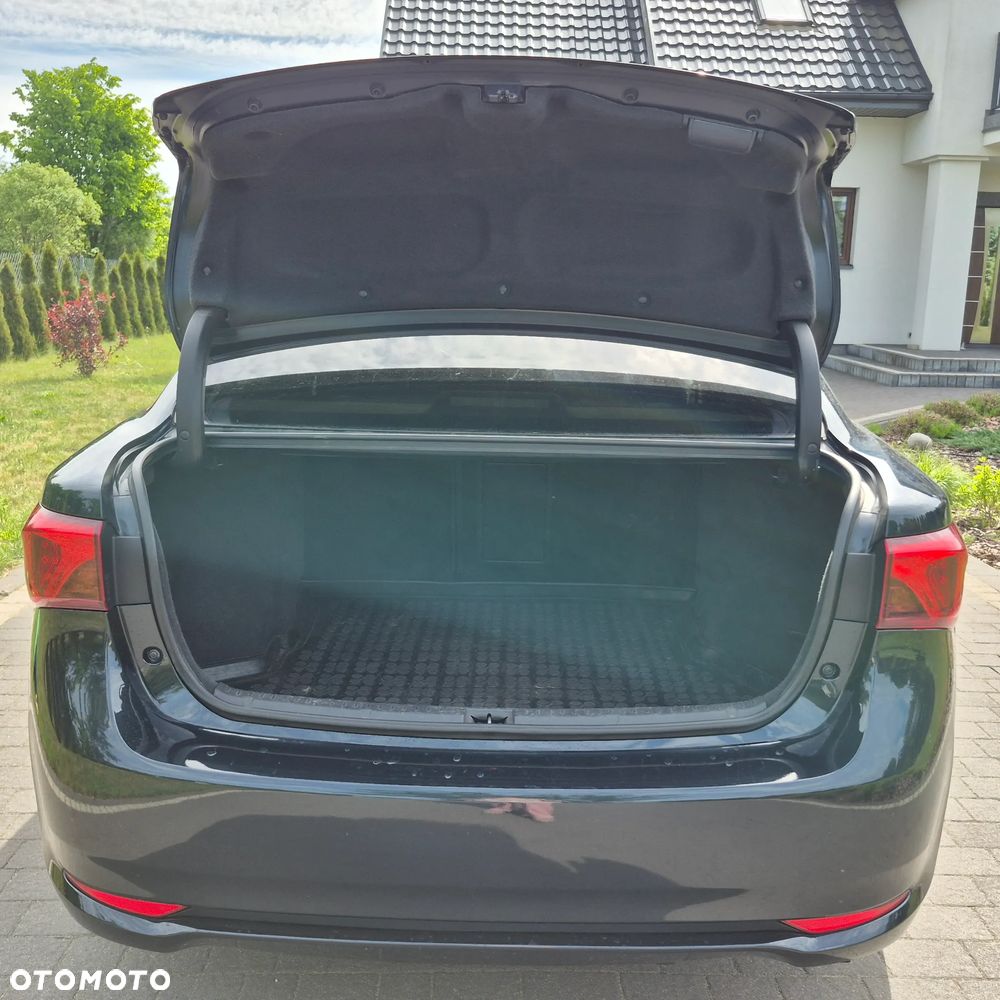 Toyota Avensis - 11