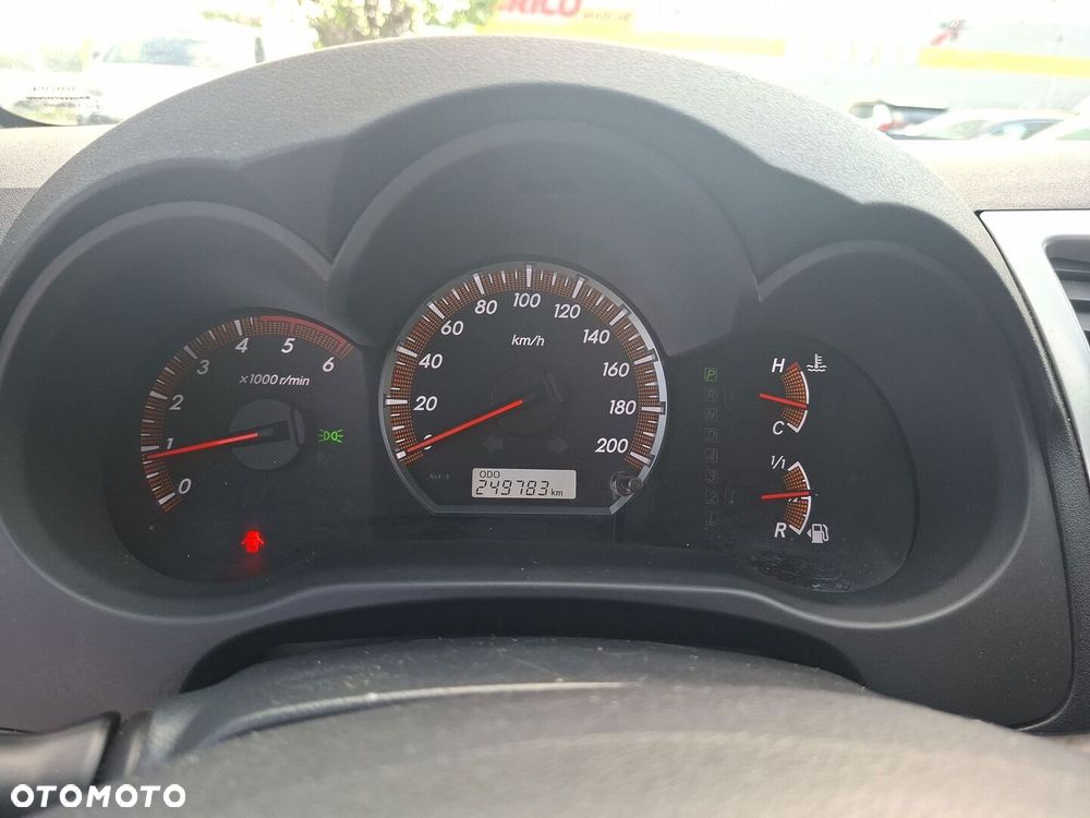 Toyota Hilux 3.0 D-4D SR5 - 18