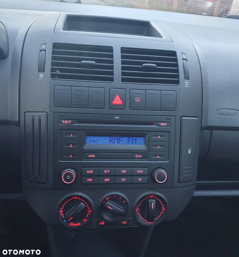 Volkswagen Polo 1.4 16V Comfortline - 19