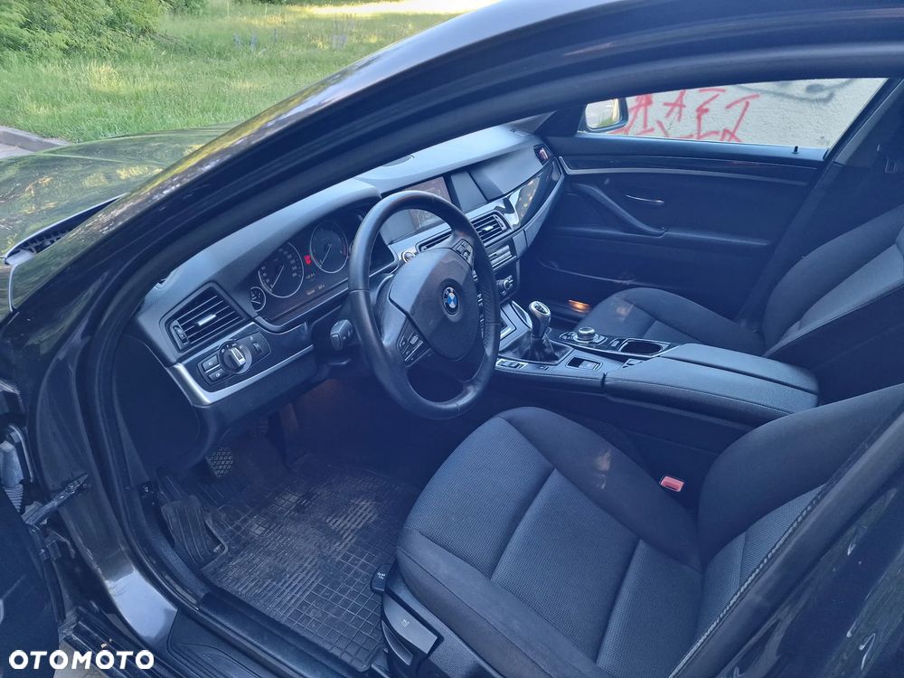 BMW Seria 5 520d Luxury Line - 11